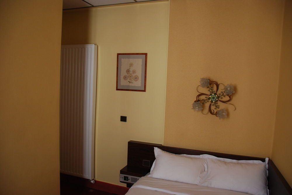 Courcelles Mederic Hotel Paris Eksteriør billede
